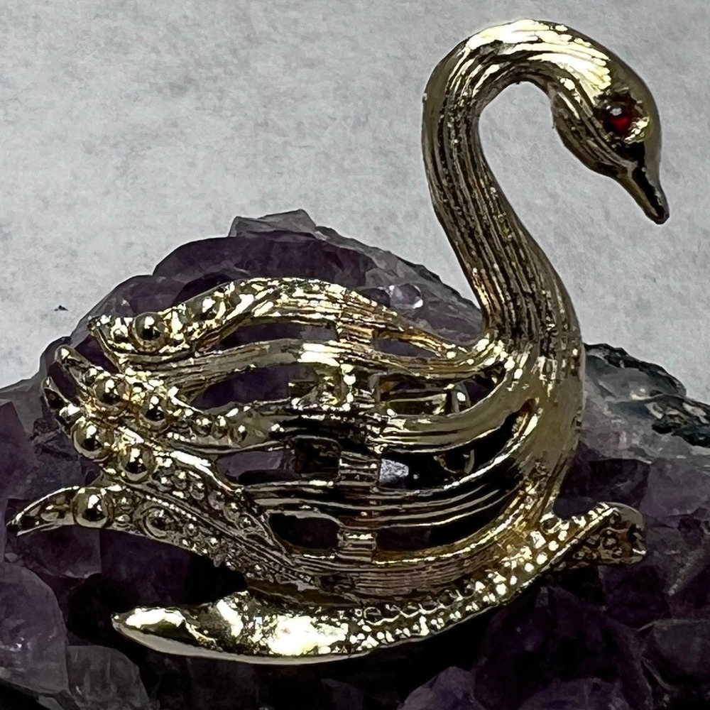 Gold Tone Swan Brooch Pin with Red Rhinestone Eyes Vintage Statement‎ Jewelry